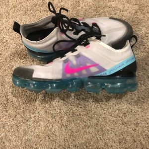NEW Nike VaporMax Sneakers size 9.5
